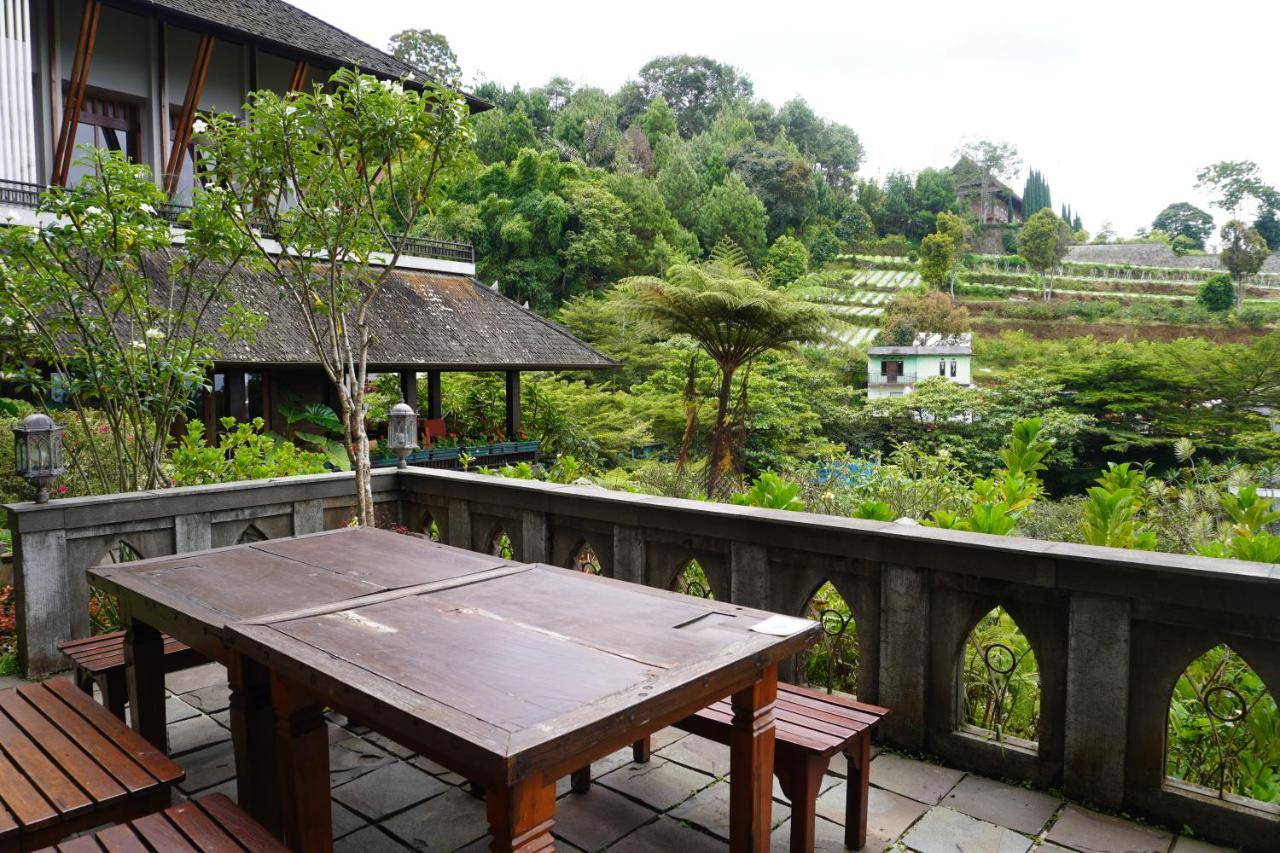 Rumah Stroberi Organic Farm & Family Lodge Lembang Kültér fotó